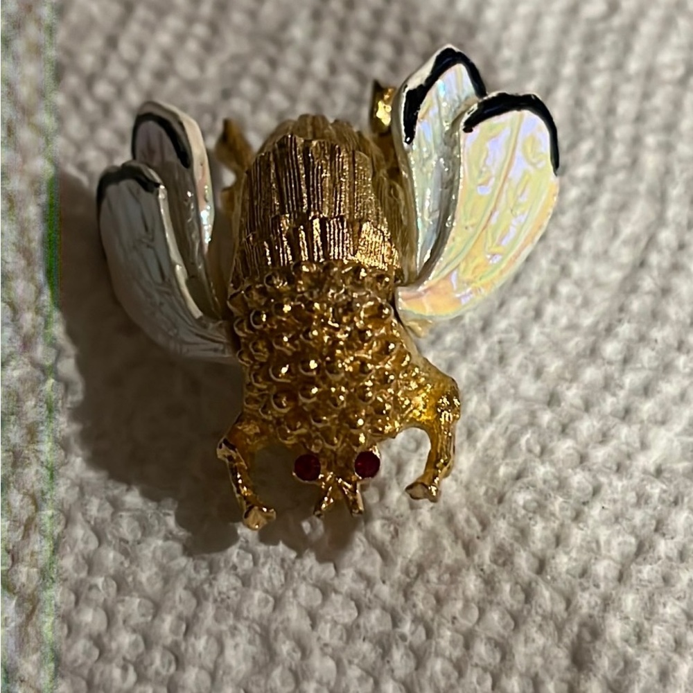 Vintage bee pin
